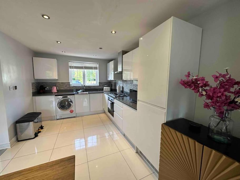 Waterside Mufc & Trafford Centre Townhouse 4 Bedroom Free Parking Манчестер Экстерьер фото