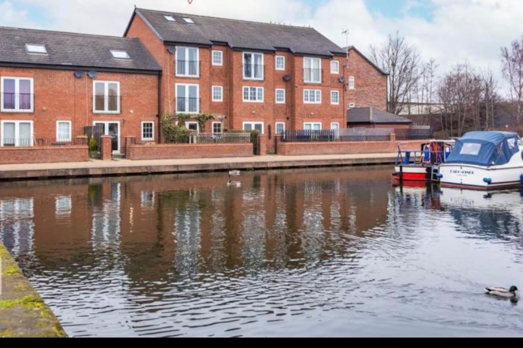 Waterside Mufc & Trafford Centre Townhouse 4 Bedroom Free Parking Манчестер Экстерьер фото